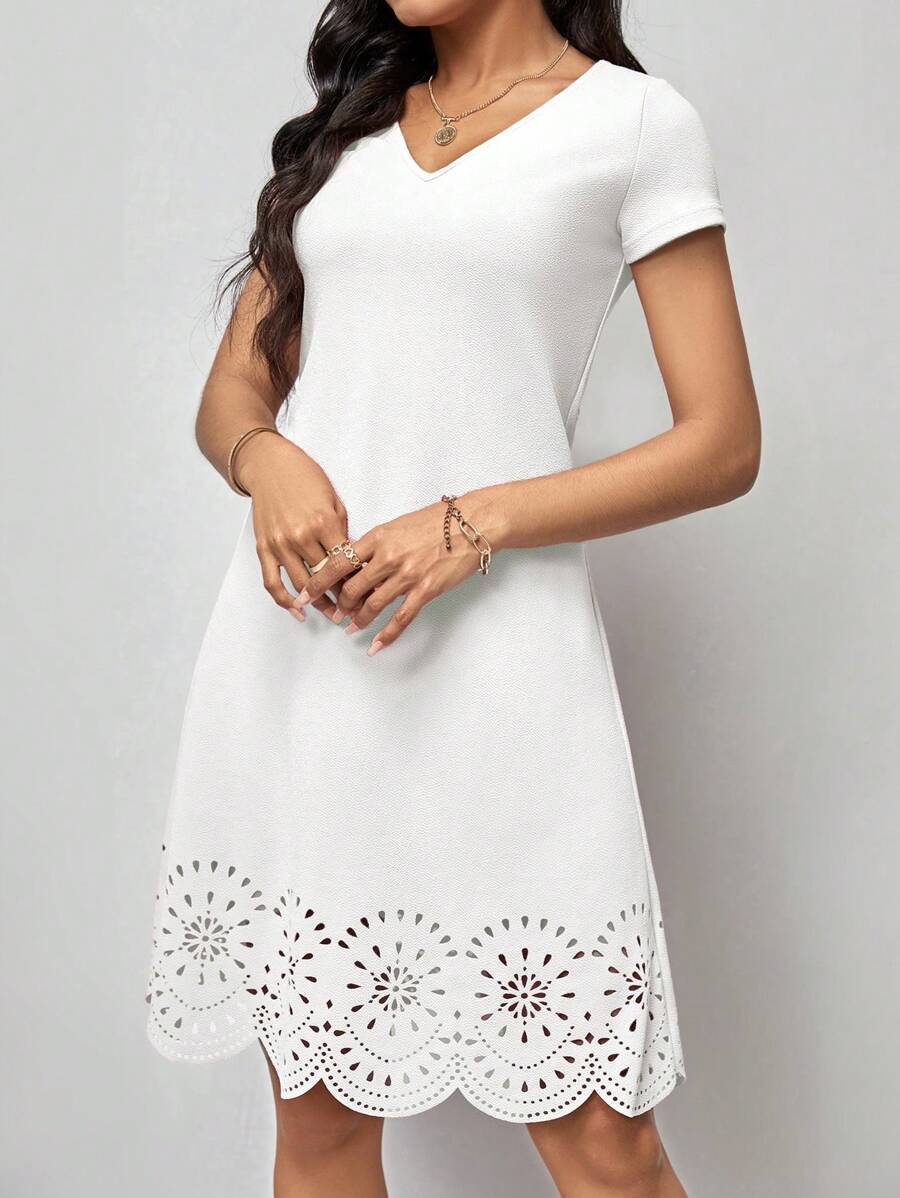 Vestido Helena Elegante Midi Corte a Laser Decote V