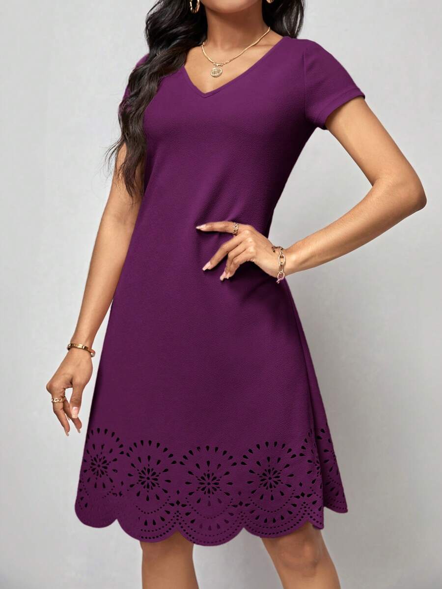 Vestido Helena Elegante Midi Corte a Laser Decote V