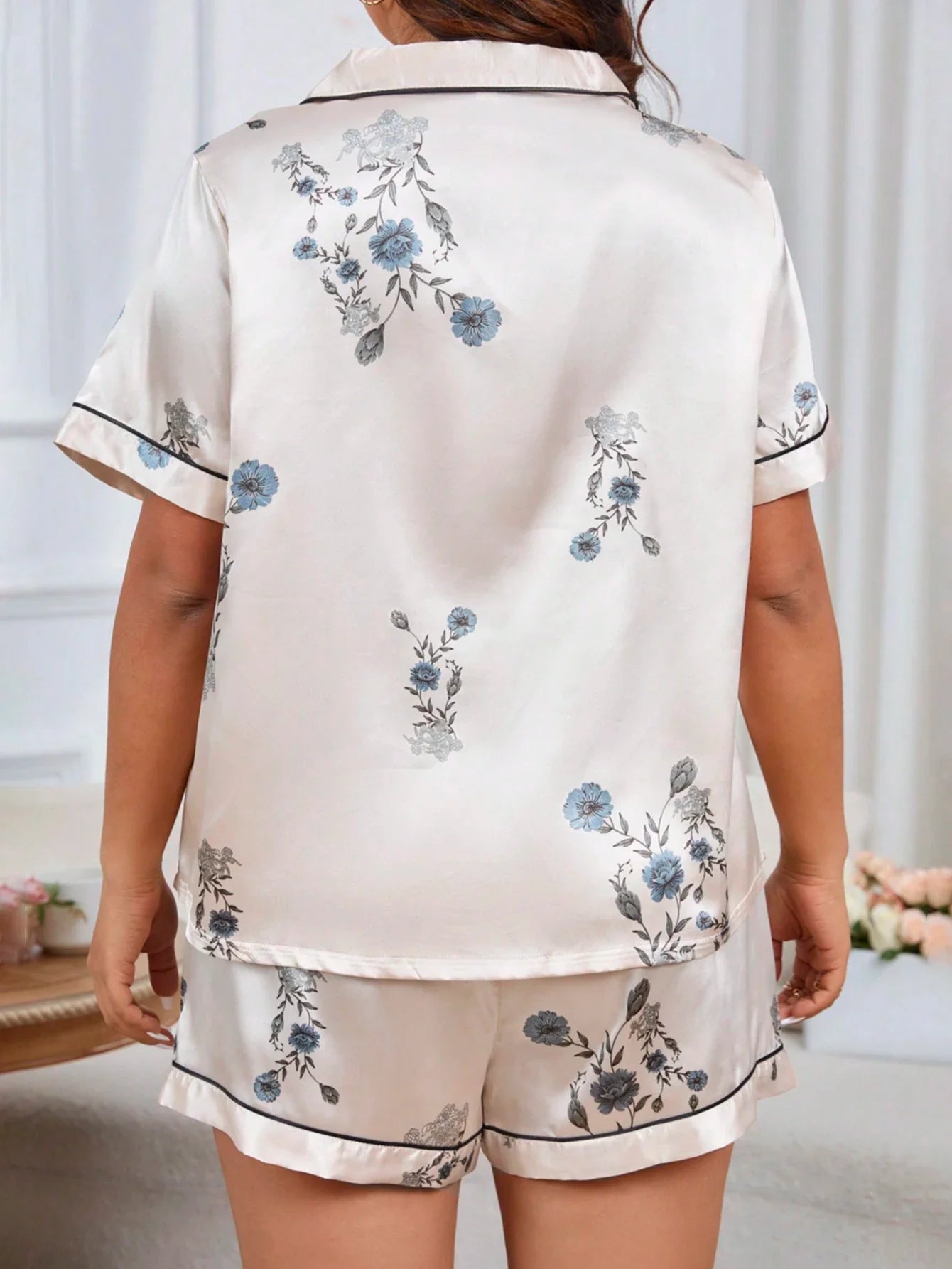 Pijama Floral Acetinado Plus Size com Botões – Conforto e Elegância do G1 ao G5
