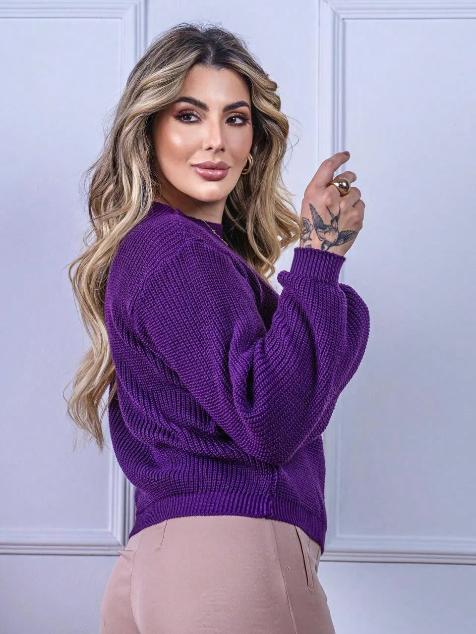 Blusa de Tricô Feminina Canelada com Gola Canoa