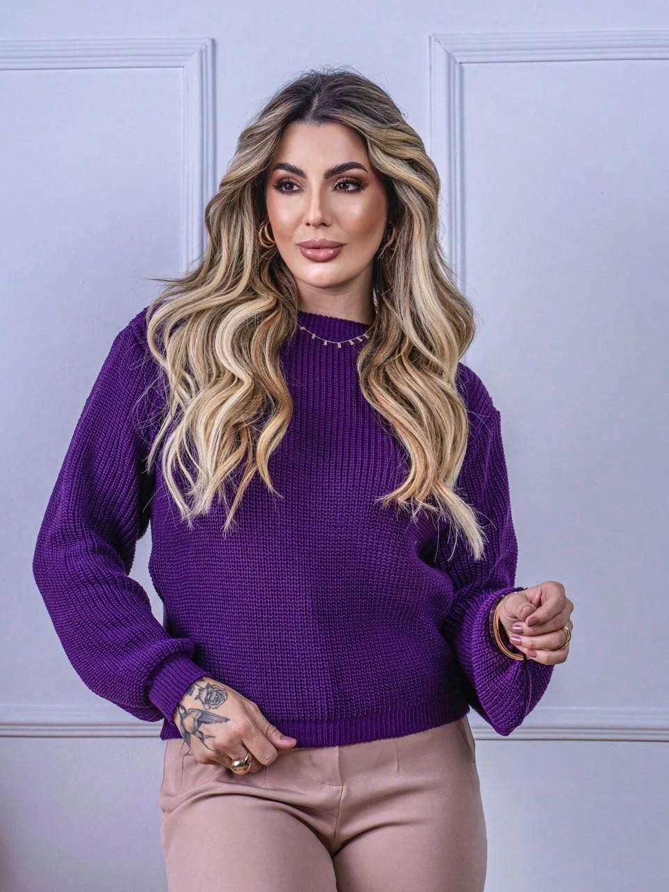 Blusa de Tricô Feminina Canelada com Gola Canoa