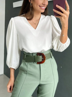 Blusa Feminina Branca em Crepe com Manga Bufante e Decote V – Sofisticação e Conforto