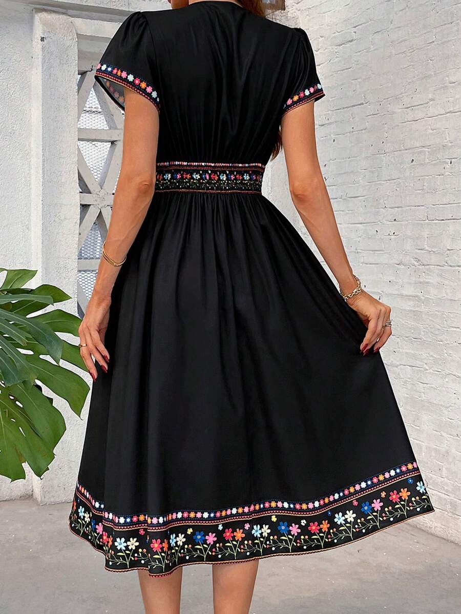 Vestido Clara Boho Midi Decote V Retrô
