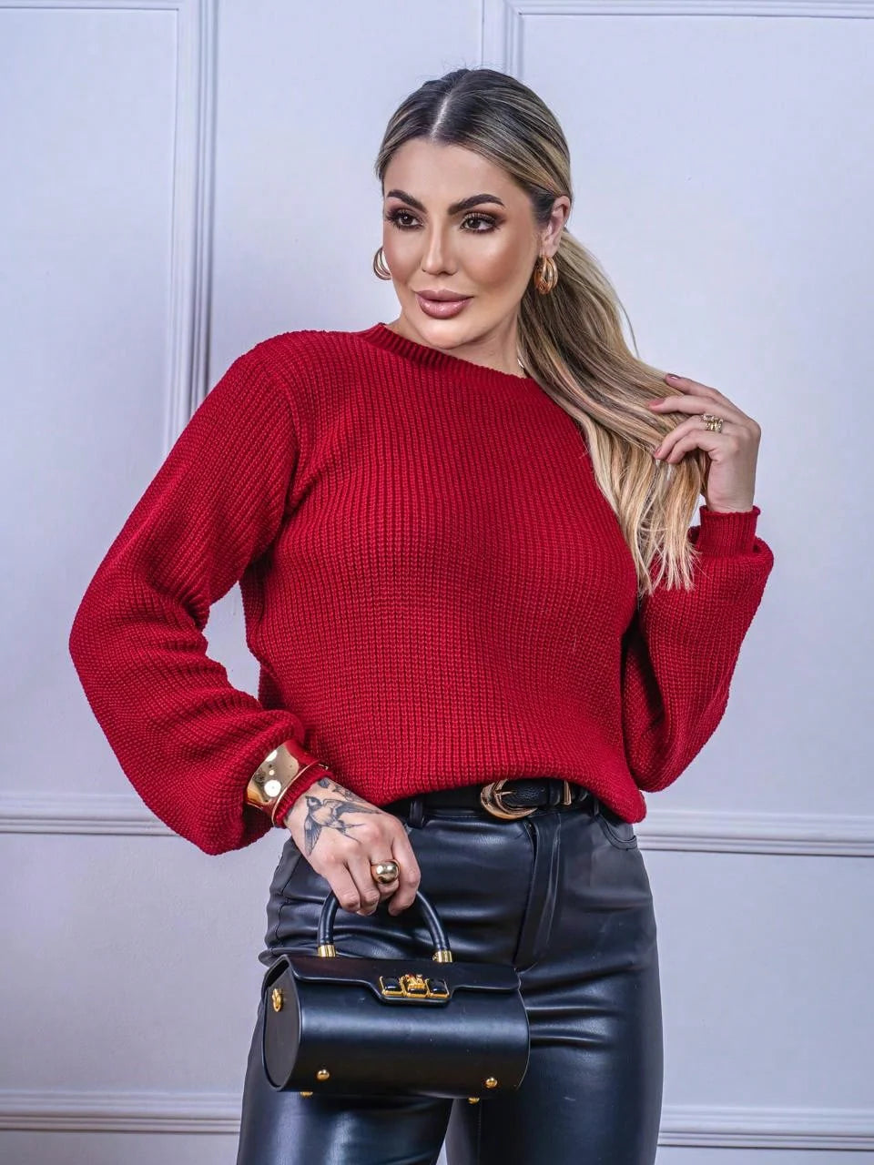 Blusa de Tricô Feminina Canelada com Gola Canoa