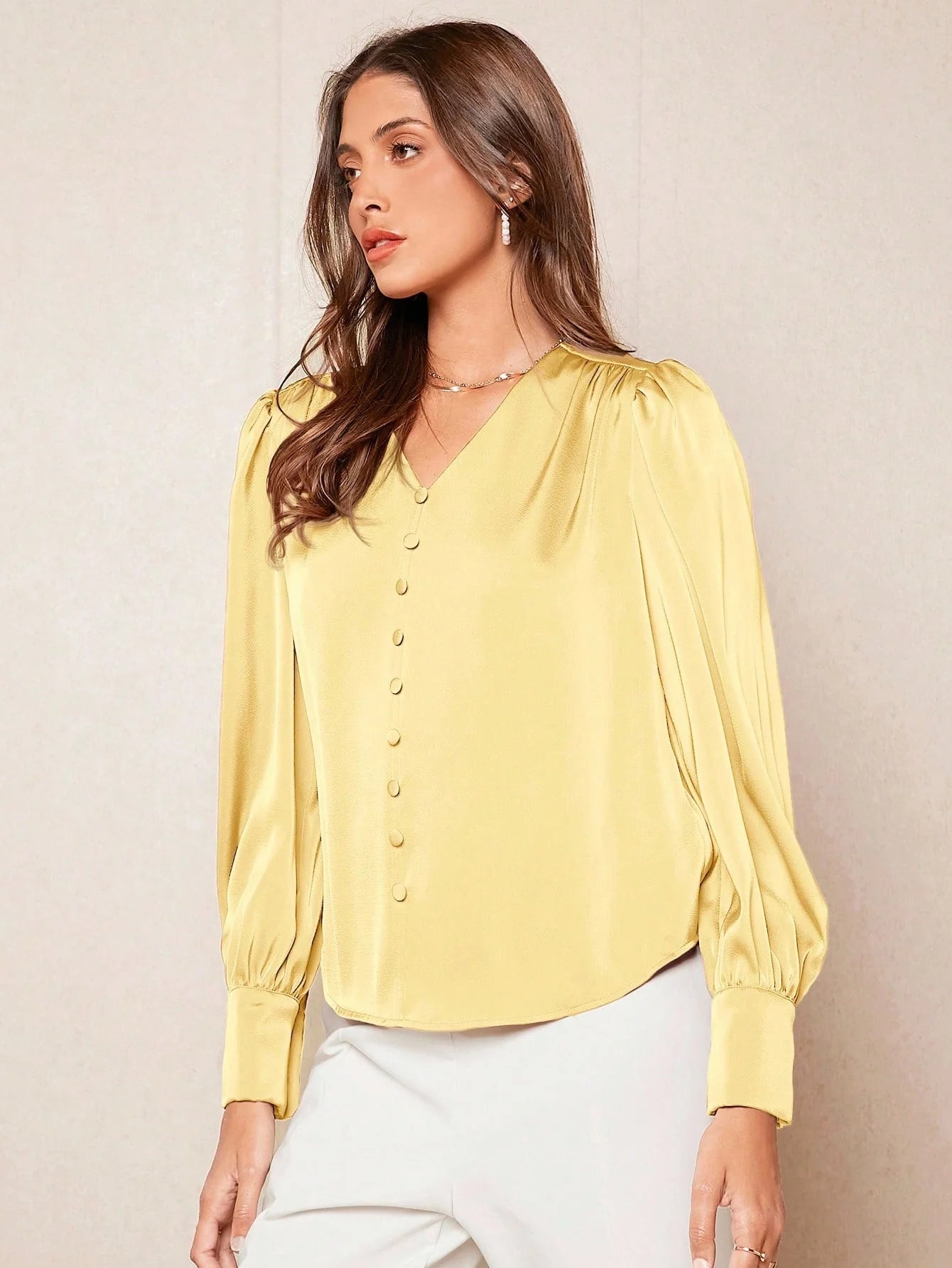 Blusa Acetinada Amarelo em Cetim Feminina | Elegância do PP ao GG