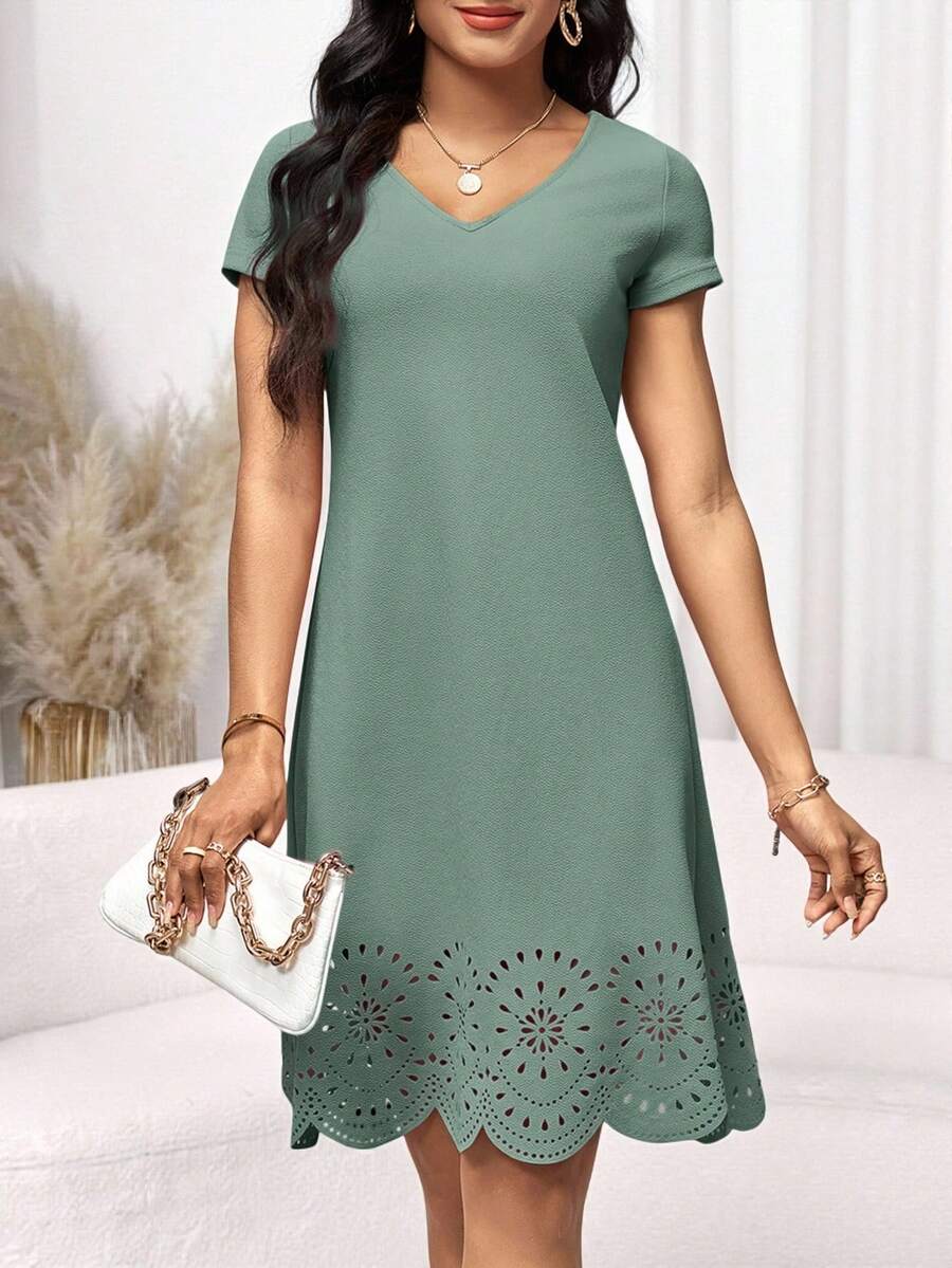 Vestido Helena Elegante Midi Corte a Laser Decote V