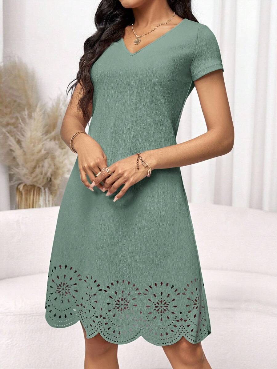 Vestido Helena Elegante Midi Corte a Laser Decote V