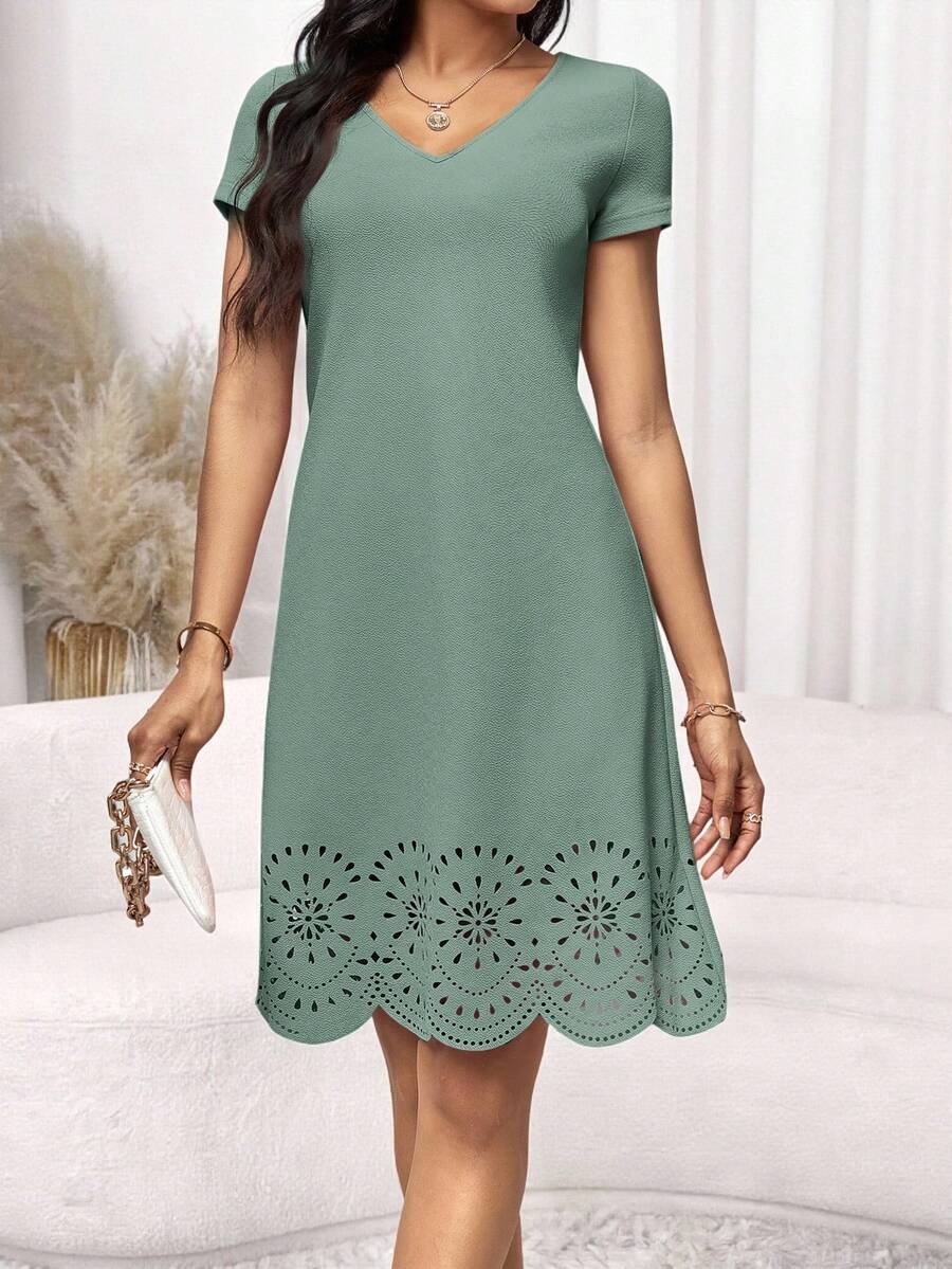 Vestido Helena Elegante Midi Corte a Laser Decote V