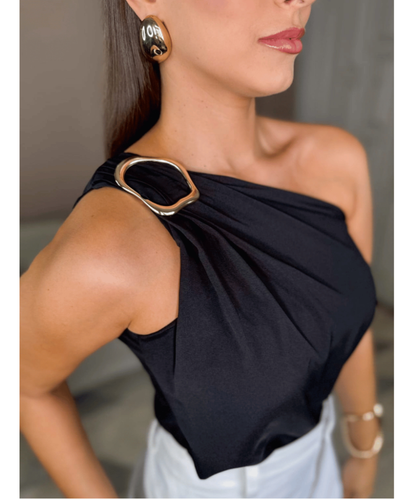 Blusa de Um Ombro Só com Fivela Dourada