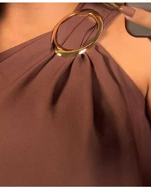 Blusa de Um Ombro Só com Fivela Dourada